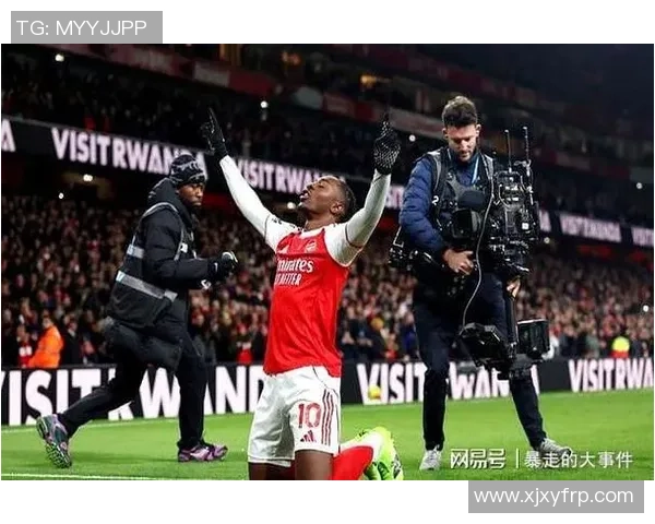 AC米兰友谊赛大胜热刺帽子戏法引发全场热烈反响战术分析揭秘