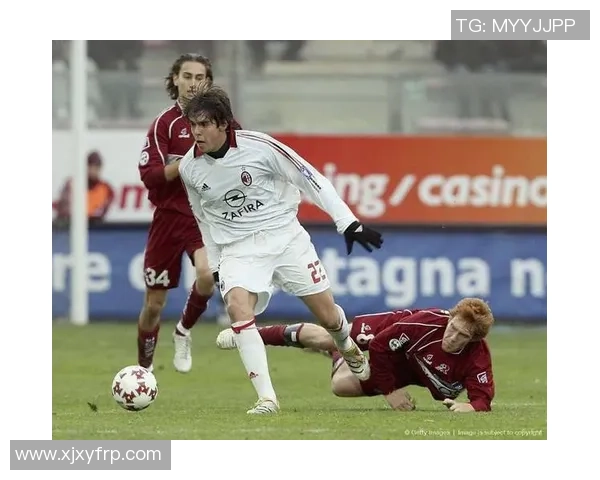 世界杯决赛：AC米兰逆转尤文图斯帽子戏法点燃全场激情解析