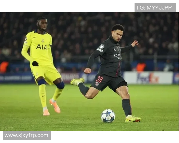 英超激战：那不勒斯与巴黎圣日耳曼握手言和帽子戏法引发全场热潮